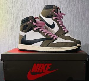 Travis Scott x Air Jordan 1 Retro High OG Mocha photo review