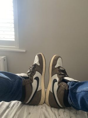 Travis Scott x Air Jordan 1 Retro High OG Mocha photo review