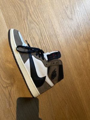 Travis Scott x Air Jordan 1 Retro High OG Mocha photo review