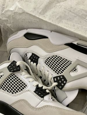 Air Jordan 4 Retro Military Black photo review