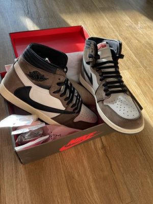 Travis Scott x Air Jordan 1 Retro High OG Mocha photo review