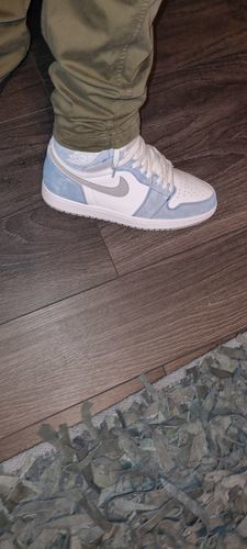 Air Jordan 1 Retro High OG Hyper Royal Light Smoke Grey photo review