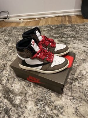 Travis Scott x Air Jordan 1 Retro High OG Mocha photo review