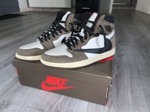 Travis Scott x Air Jordan 1 Retro High OG Mocha photo review