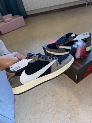 Travis Scott x Air Jordan 1 Low Mocha photo review