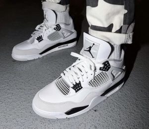 Air Jordan 4 Retro Military Black photo review