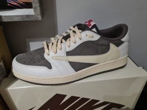 Travis Scott x Air Jordan 1 Low OG Reverse Mocha photo review