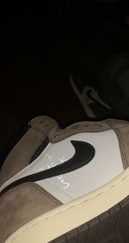 Travis Scott x Air Jordan 1 Retro High OG Mocha photo review