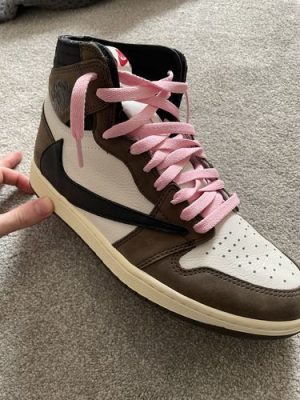 Travis Scott x Air Jordan 1 Retro High OG Mocha photo review