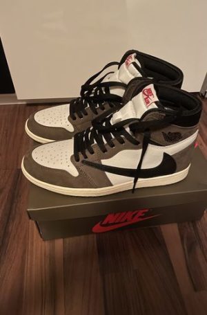 Travis Scott x Air Jordan 1 Retro High OG Mocha photo review