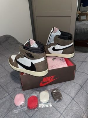 Travis Scott x Air Jordan 1 Retro High OG Mocha photo review