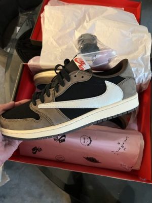 Travis Scott x Air Jordan 1 Low Mocha photo review